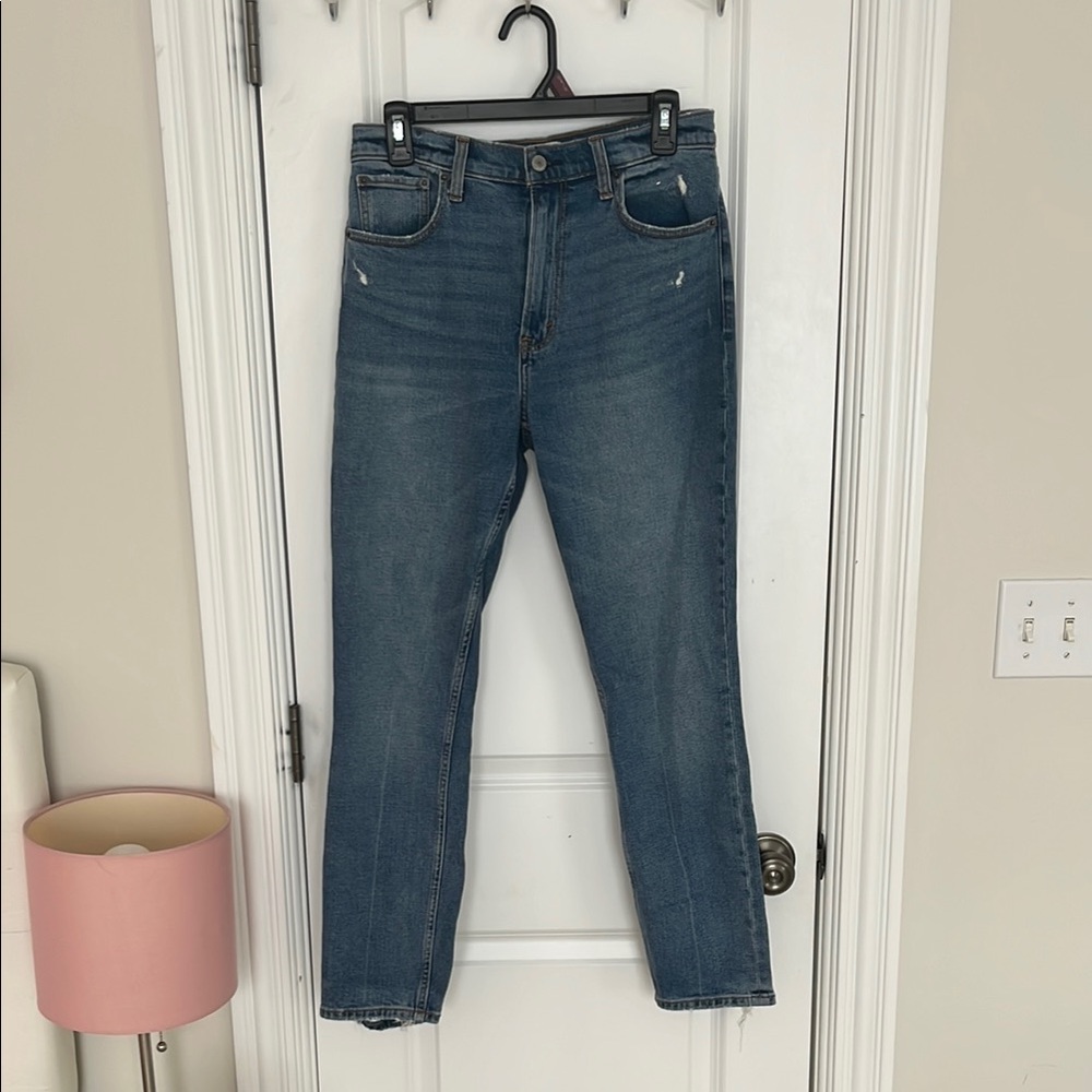 Abercrombie & Fitch The Skinny High Rise Lightly Distressed Blue Jeans size 28/6